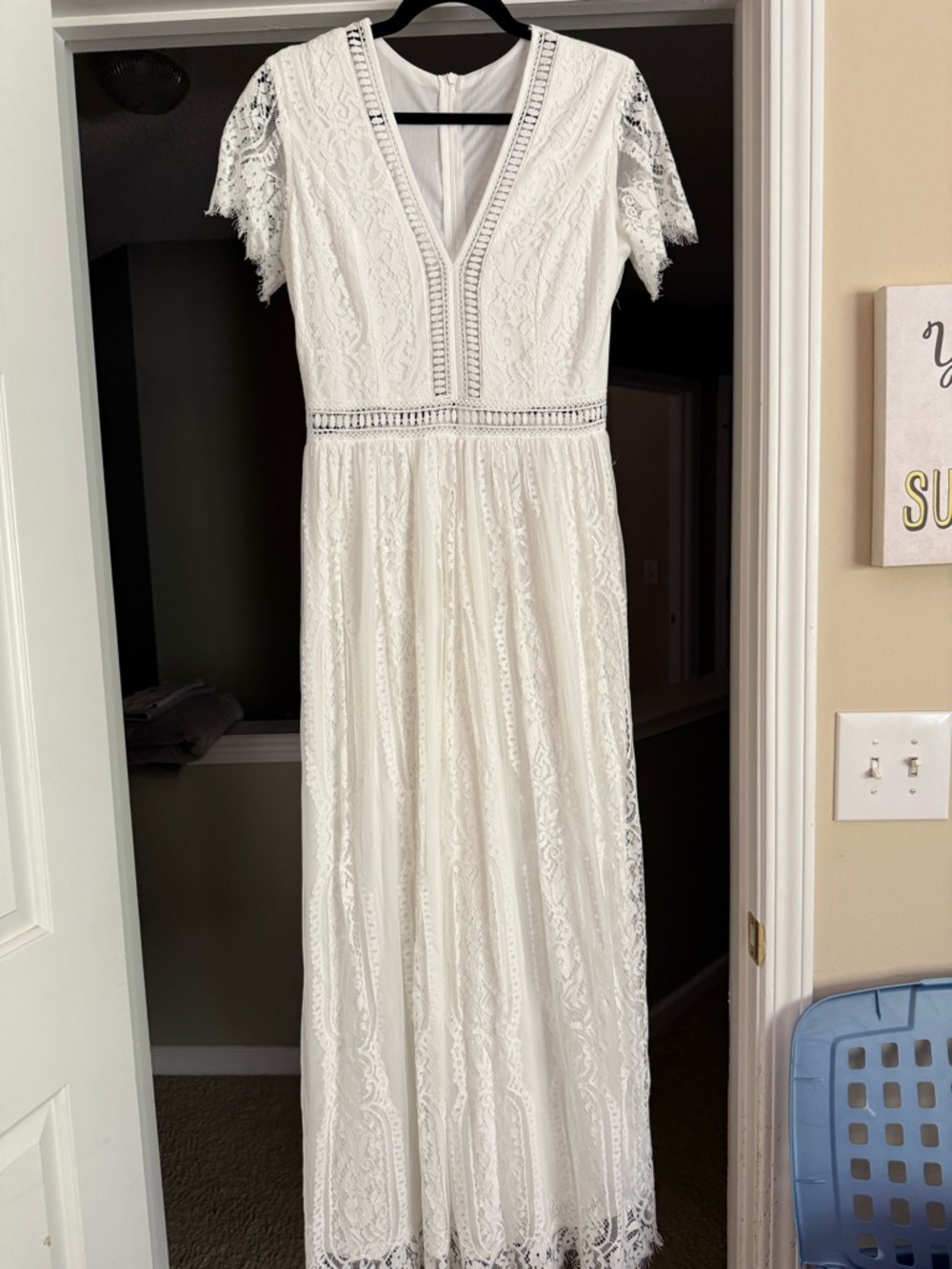 Women's White Lace V-Neck Maxi Dress